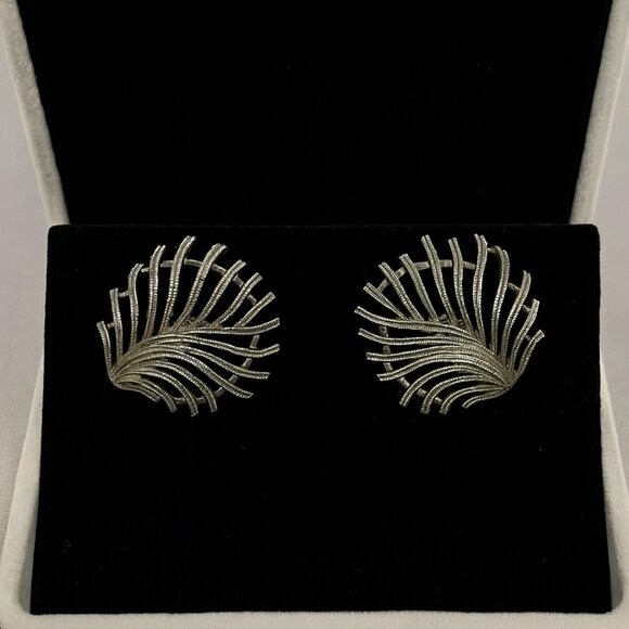Vintage Lisner Screw-Back Earrings Silver Tone Openwork Leaf Palm Frond Design - Picture 1 of 4